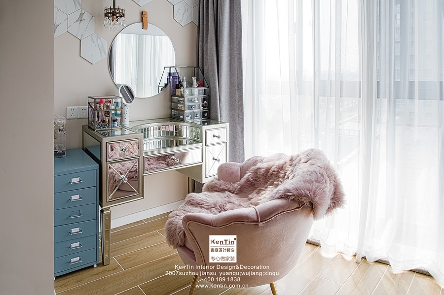 榮域花園現(xiàn)代簡約三居室臥室裝修實(shí)景案例