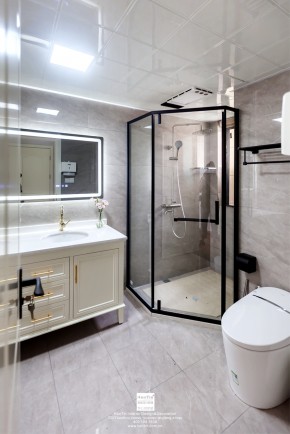 名悅簡歐風格三居室衛(wèi)生間裝修實景案例