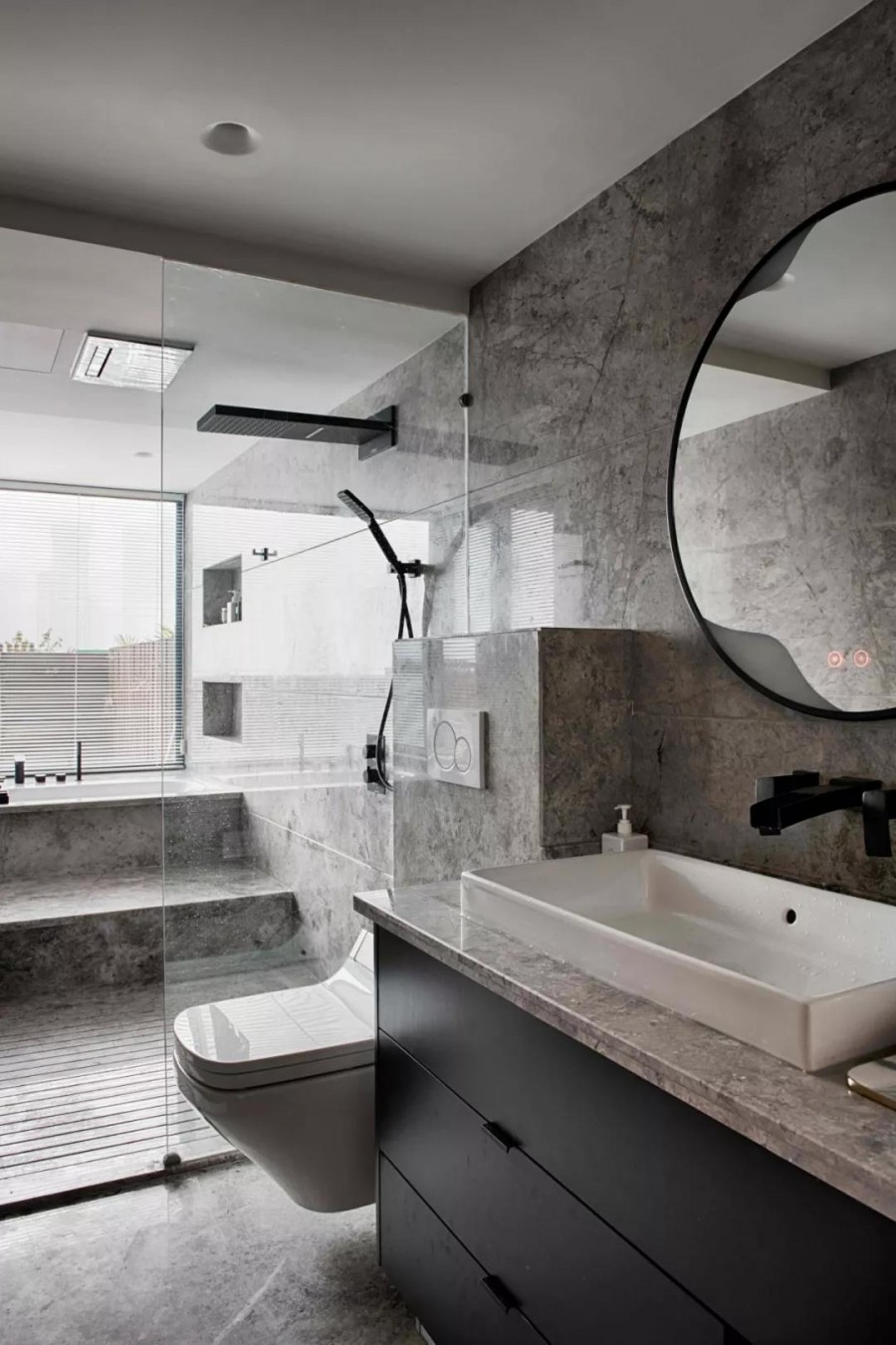 現(xiàn)代簡約風(fēng)格三居室衛(wèi)生間裝修效果圖