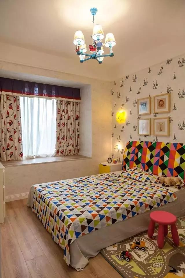 美式風格四居室臥室裝修效果圖