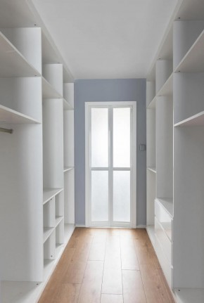 現代簡約風格四居室衣帽間裝修效果圖