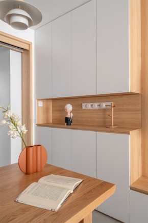 現代風格三居室玄關裝修效果圖