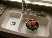 廚房水槽我換了3次，才知道選臺(tái)上盆還是臺(tái)下盆，建議你看看！