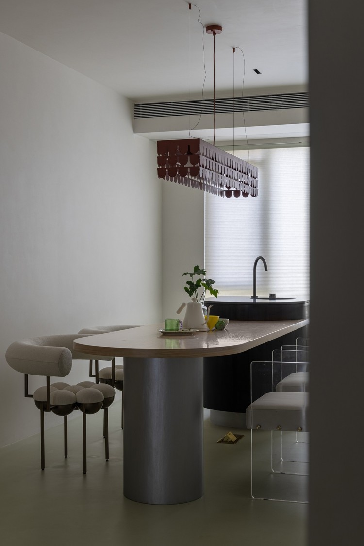 現(xiàn)代風格三居室餐廳裝修效果圖