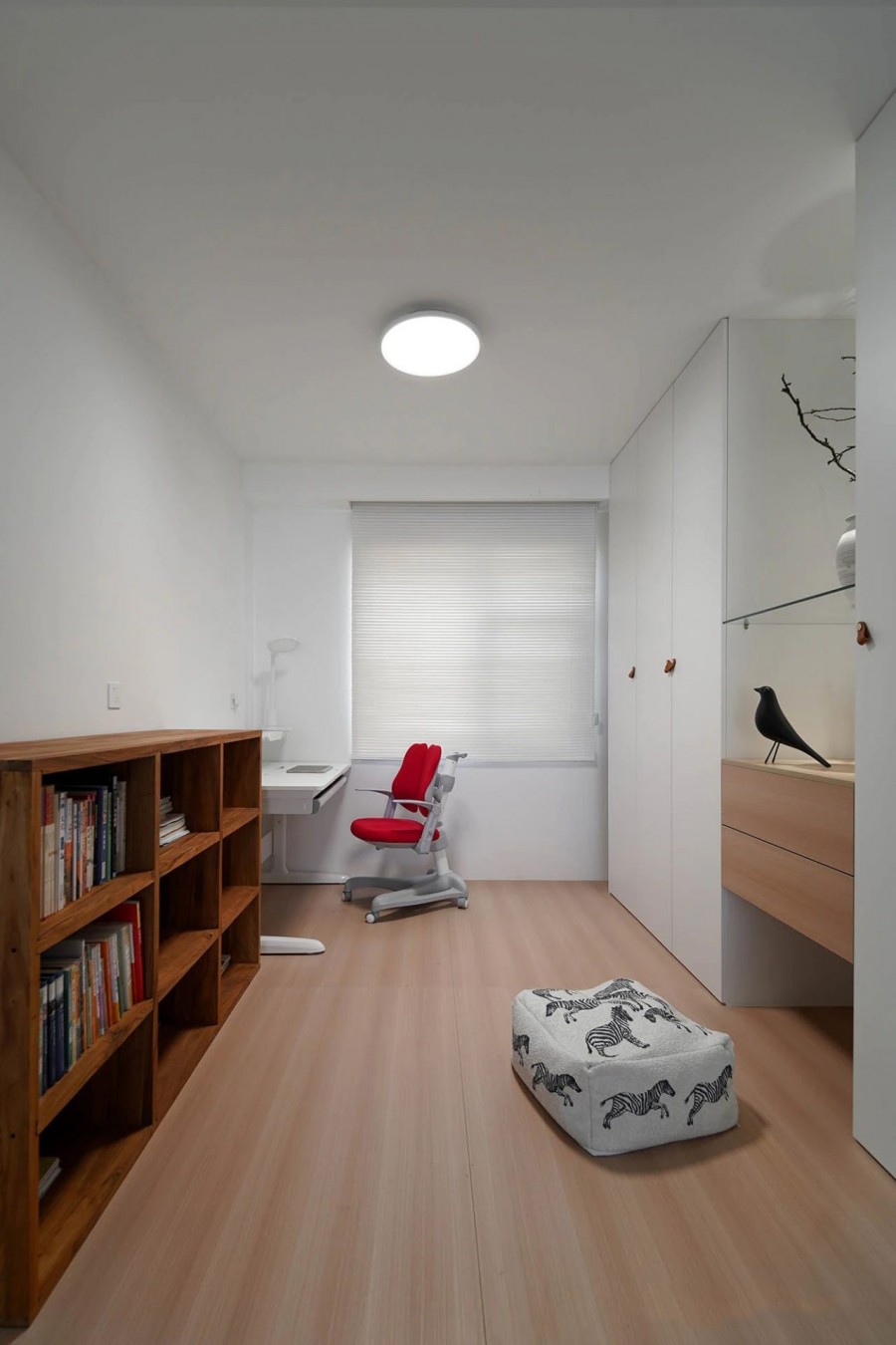 現(xiàn)代簡(jiǎn)約兩居室書房裝修效果圖