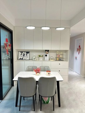 現代簡約兩居室餐廳裝修效果圖