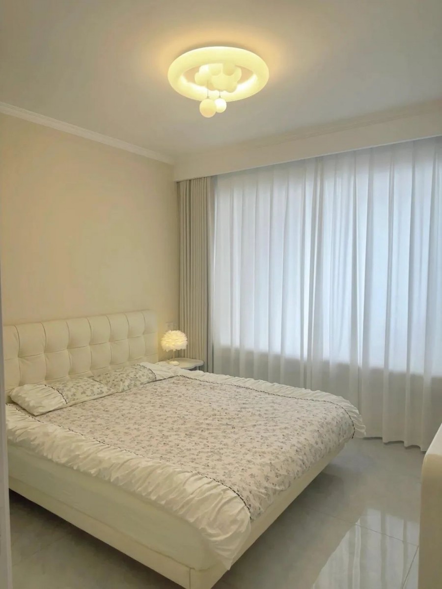 現代簡約兩居室臥室裝修效果圖