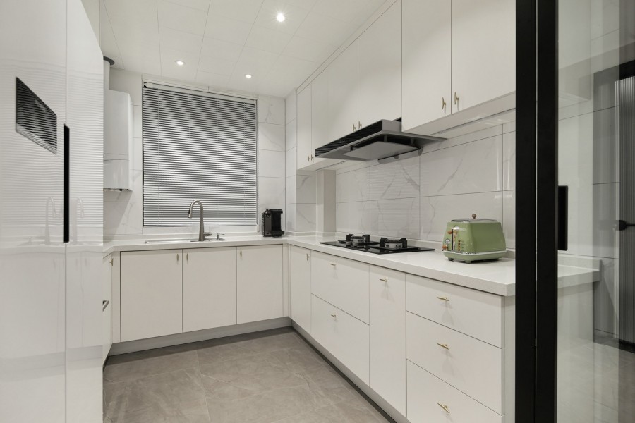 北歐原木風(fēng)三居室裝修廚房效果圖