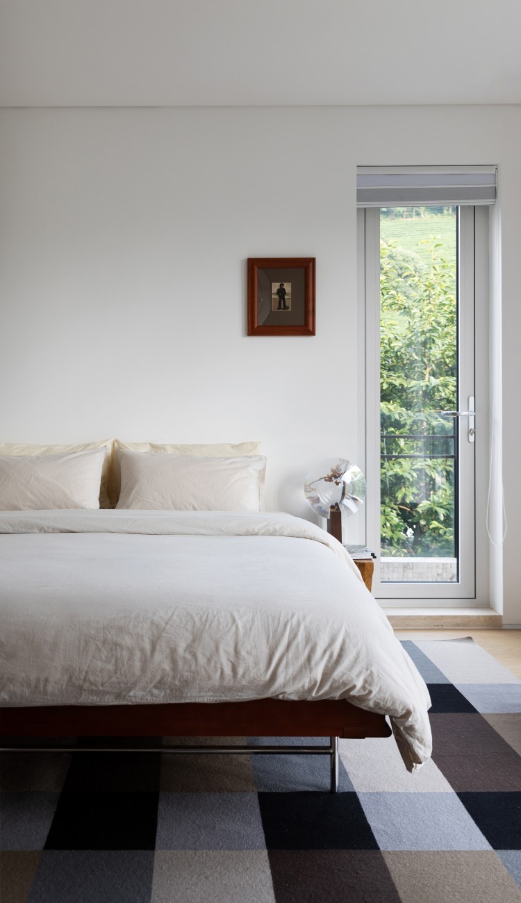 現代極簡風三居室裝修臥室效果圖