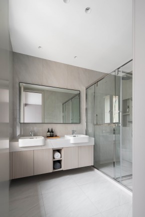 現代簡約復式衛生間裝修效果圖