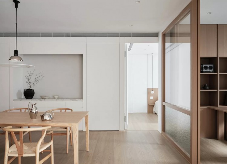 現代原木風兩居室餐廳裝修效果圖