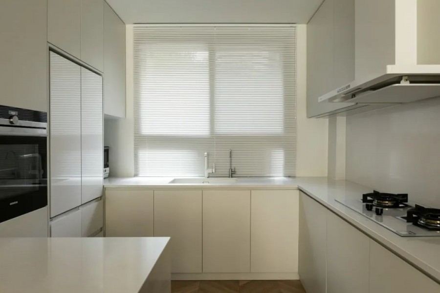 現代原木分風三居室廚房裝修效果圖