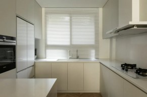 現代原木分風三居室廚房裝修效果圖