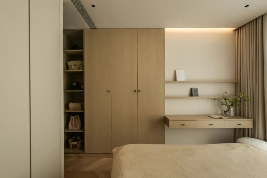 現代原木分風三居室臥室裝修效果圖