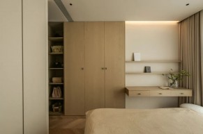 現代原木分風三居室臥室裝修效果圖