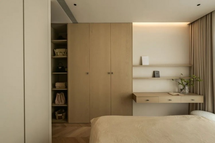 現(xiàn)代原木分風(fēng)三居室臥室裝修效果圖