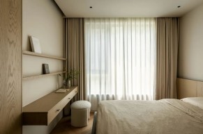 現代原木分風三居室臥室裝修效果圖