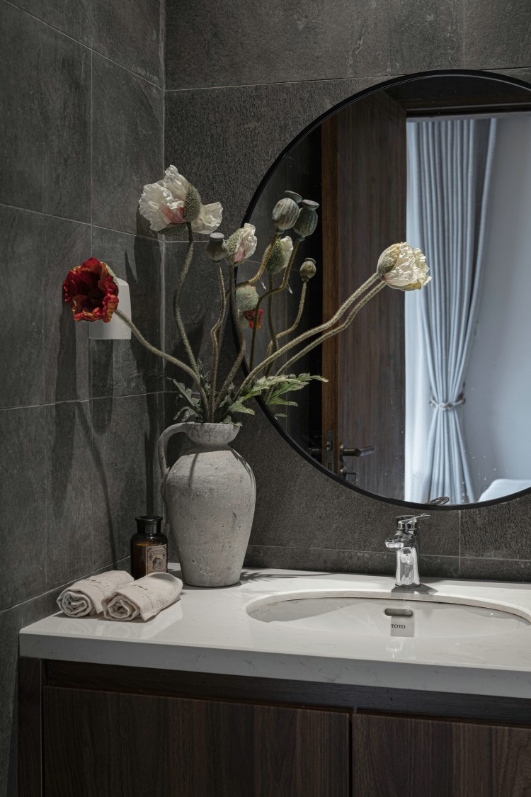 日式風(fēng)別墅衛(wèi)生間裝修效果圖