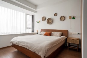 原木風三居室臥室裝修效果圖