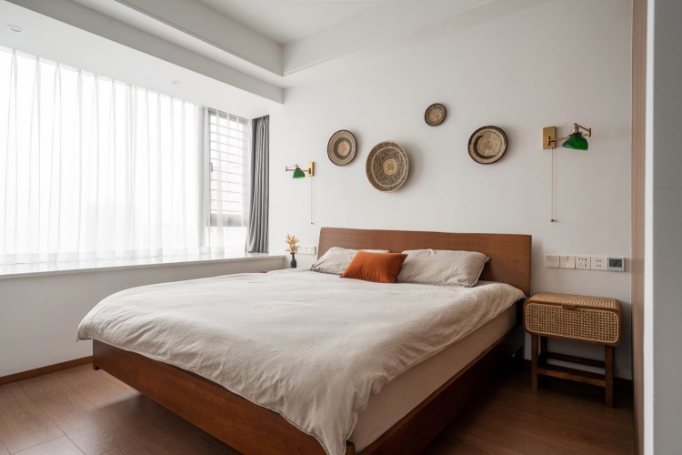 原木風三居室臥室裝修效果圖